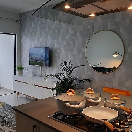 Mikeys Place On New: 2Bed2Bath No.1 With Free Wifinetflix Midrand Buitenkant foto