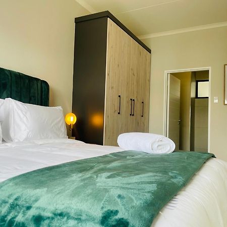 Mikeys Place On New: 2Bed2Bath No.1 With Free Wifinetflix Midrand Buitenkant foto