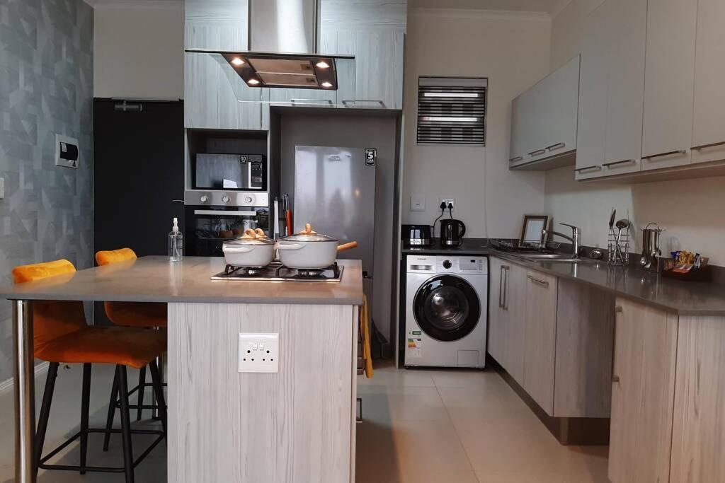 Mikeys Place On New: 2Bed2Bath No.1 With Free Wifinetflix Midrand Buitenkant foto