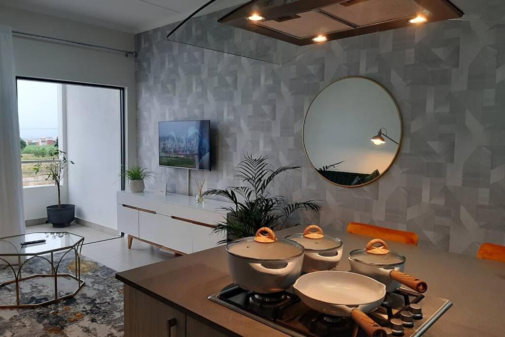 Mikeys Place On New: 2Bed2Bath No.1 With Free Wifinetflix Midrand Buitenkant foto