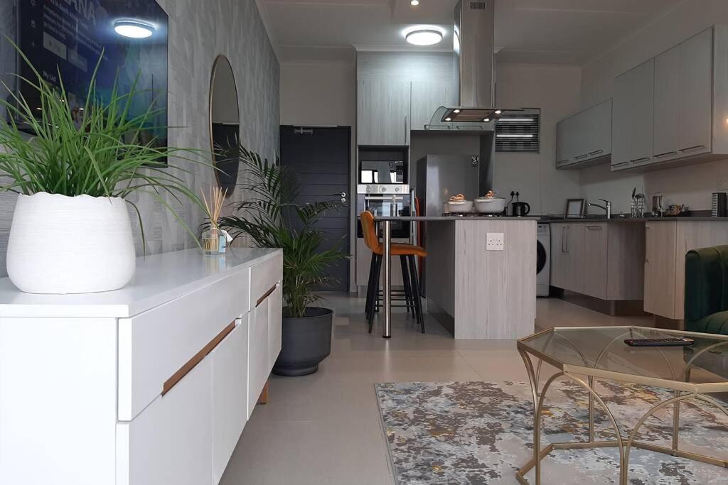 Mikeys Place On New: 2Bed2Bath No.1 With Free Wifinetflix Midrand Buitenkant foto