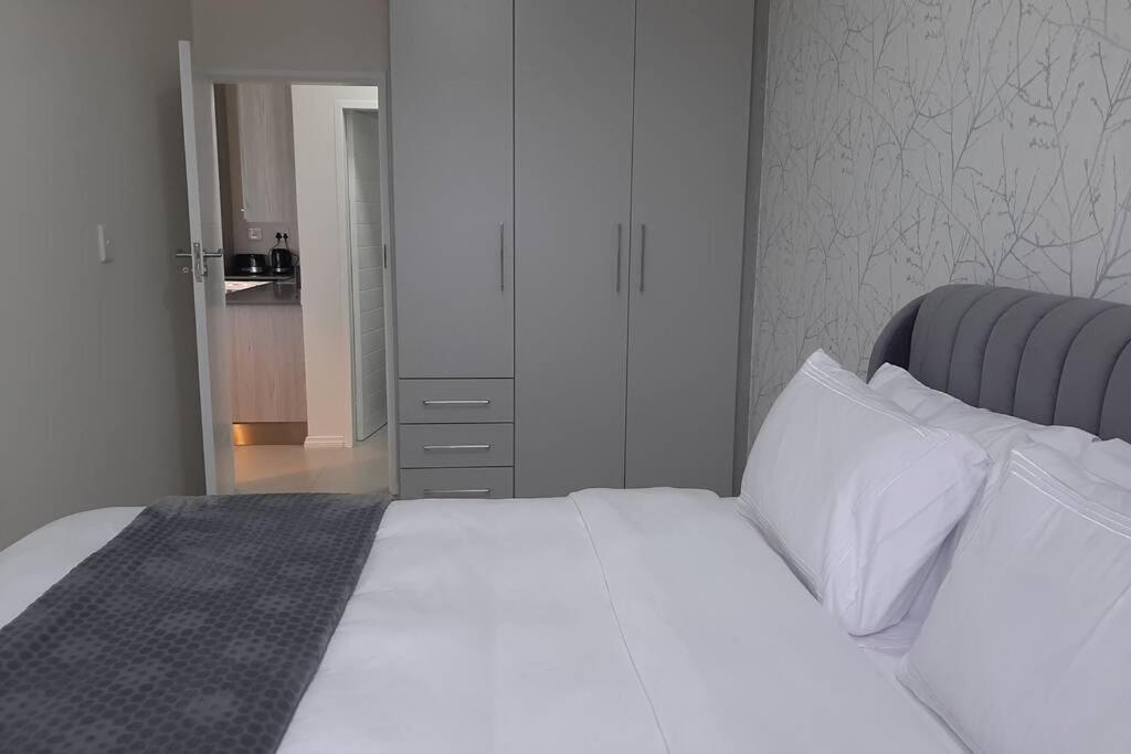 Mikeys Place On New: 2Bed2Bath No.1 With Free Wifinetflix Midrand Buitenkant foto